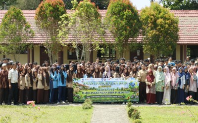Aksi Nyata Siswa SMAN 1 Pangkalan Baru Peringati Hari Lingkungan Hidup Sedunia: Rawat Parit hingga Kelola Sampah Plastik
